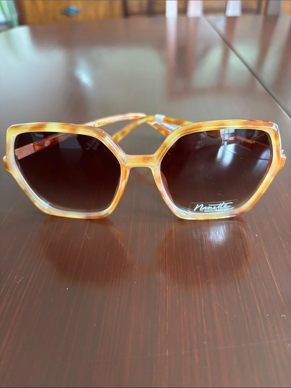 Nanette Lepore 100% UV protect,tortoise frame & arms,brown gradient lens,hexagon